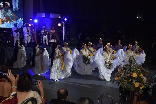 Llevan a cabo la Cena Show de Gala ‘Arte, Esencia y Tradición’ por el 80 aniversario de la Universidad Veracruzana