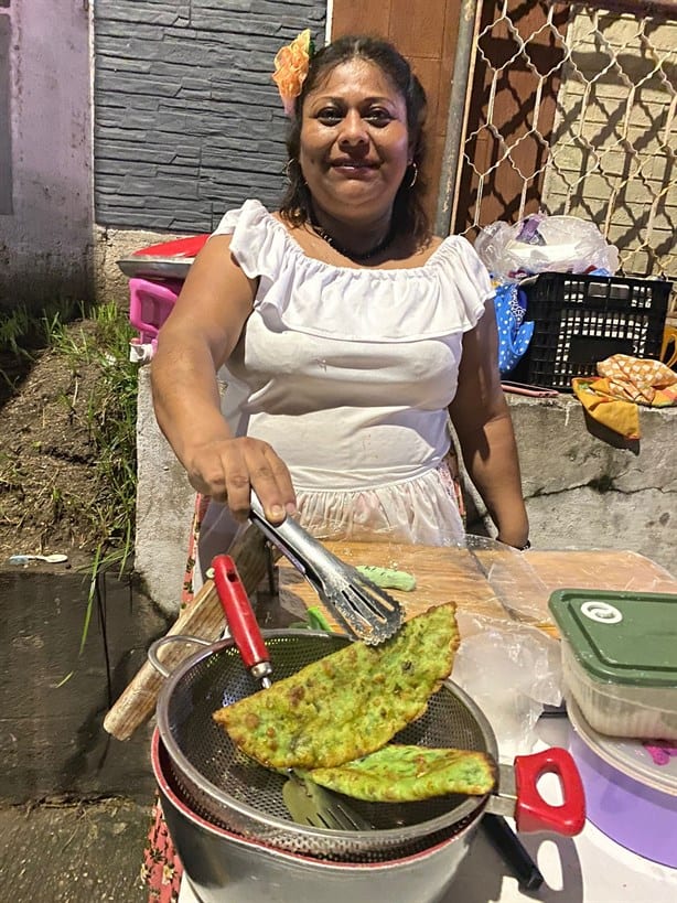 De Oaxaca para Acayucan: Empanadas de Chipil, atractivo culinario del parque Constitución | VIDEO