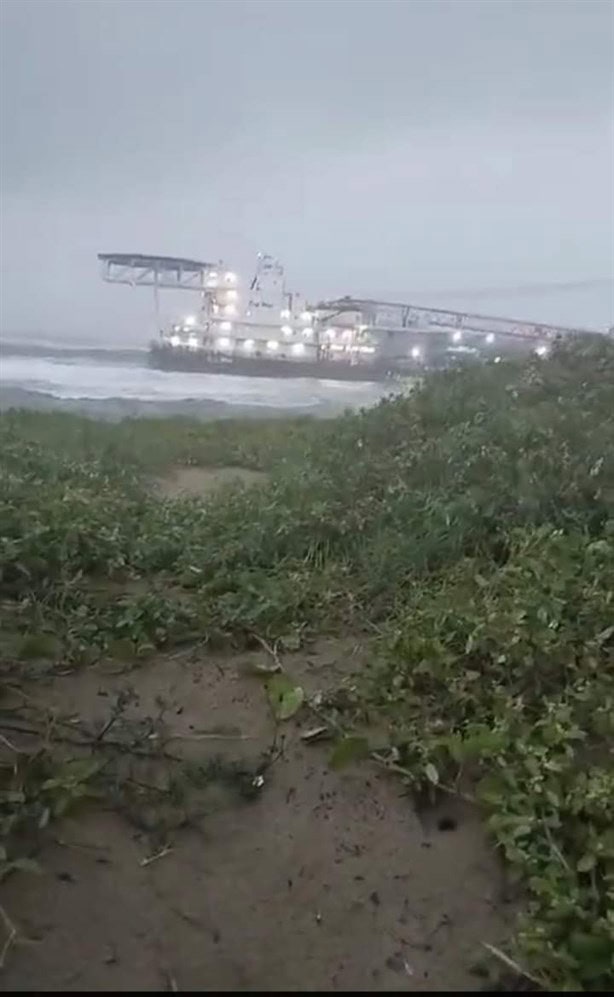 Fuertes lluvias desvían curso de embarcación y queda encallada en Villa Allende | VIDEO