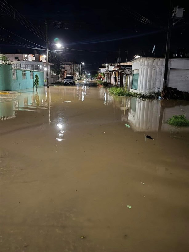 Inundaciones afectan a más de 2 mil viviendas en Agua Dulce, Veracruz