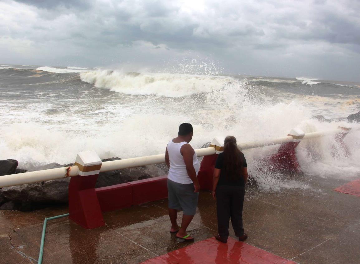 Amenaza probable ciclón tropical al sur de Veracruz; ¡no cesarán las lluvias! l VIDEO