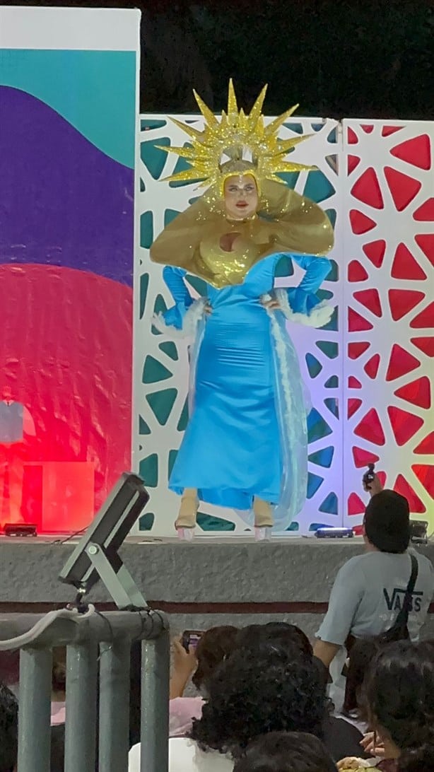 Con maquillaje, vestuarios y colores realizan primera pasarela drag en Poza Rica