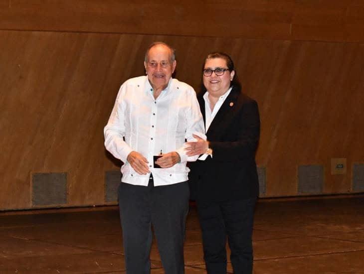 La Universidad Veracruzana realiza entrega de la presea ‘Identidad, Tradición y Gratitud’