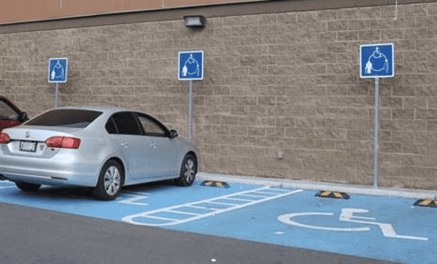 ¿De cuánto es la multa por estacionarse en lugares para personas con discapacidad?