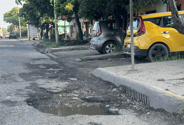 Denuncian baches gigantes en la avenida Cuauhtémoc