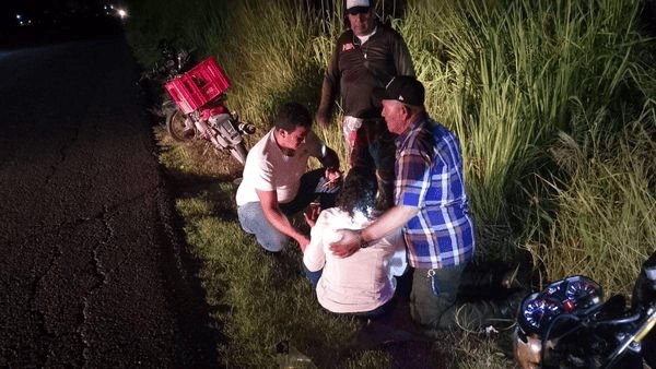 Mujer lesionada tras accidente en motocicleta en Tlalixcoyan, Veracruz