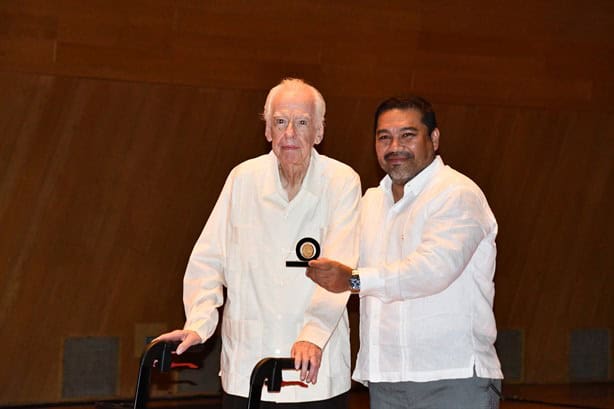 La Universidad Veracruzana realiza entrega de la presea ‘Identidad, Tradición y Gratitud’
