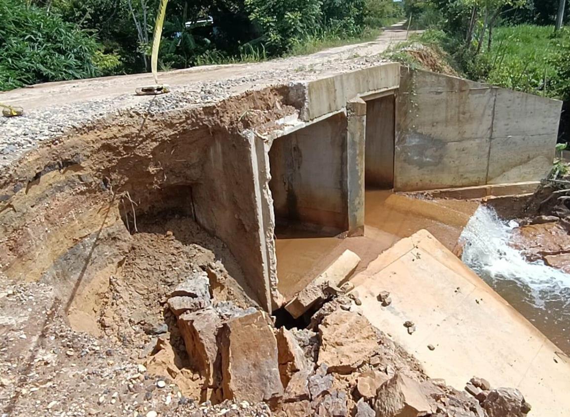 Lluvias revelan mala calidad de obra en Moloacán | VIDEO