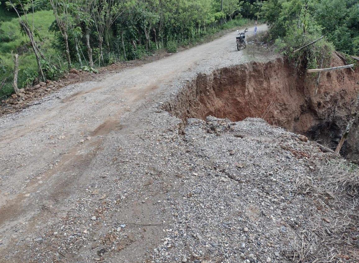 Frente frío 1 causó deslaves y derrumbes en caminos rurales de Las Choapas