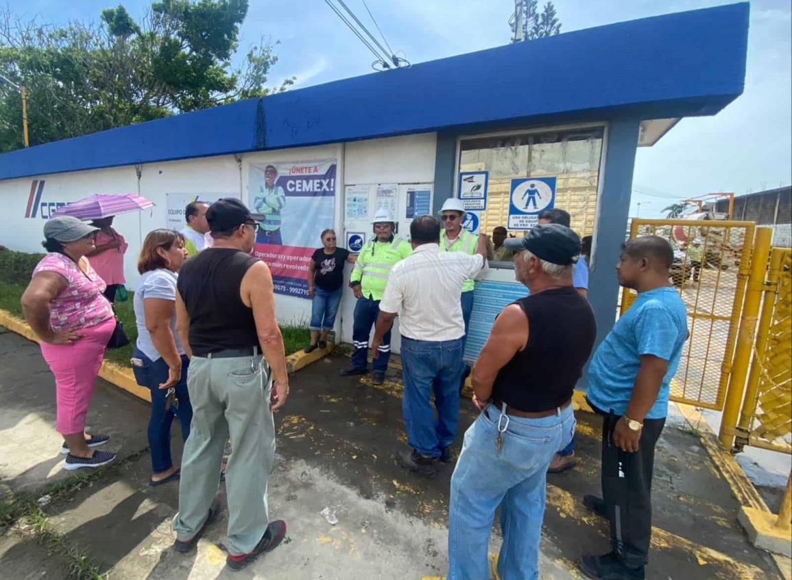 Vecinos de la colonia Ejidal exigen a cementera limpieza de canales