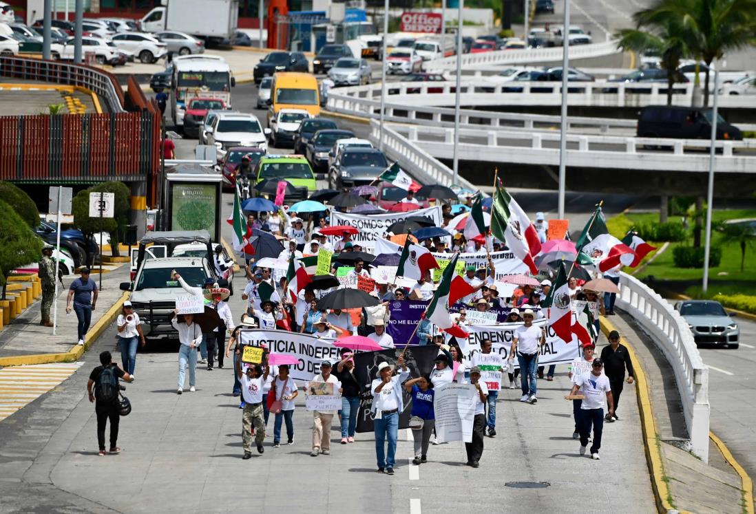 Marchan trabajadores en Veracruz y Boca del Río contra la Reforma Judicial