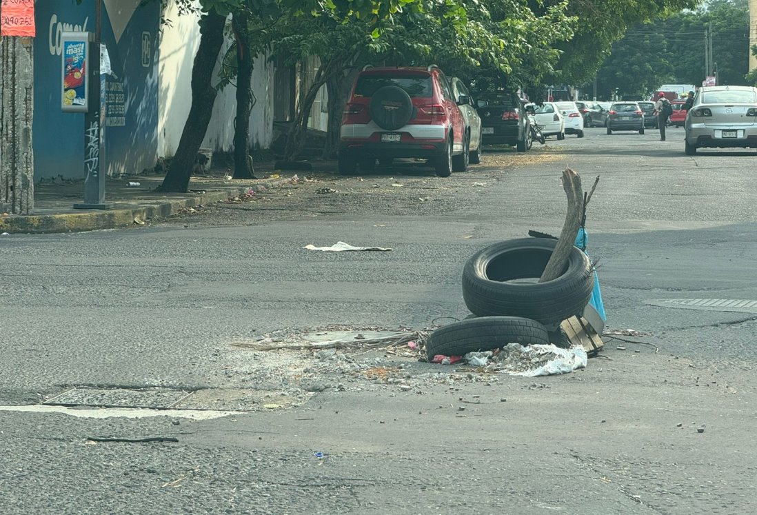 Vecinos denuncian boquete en calle Victoria de Veracruz: exigen reparación urgente