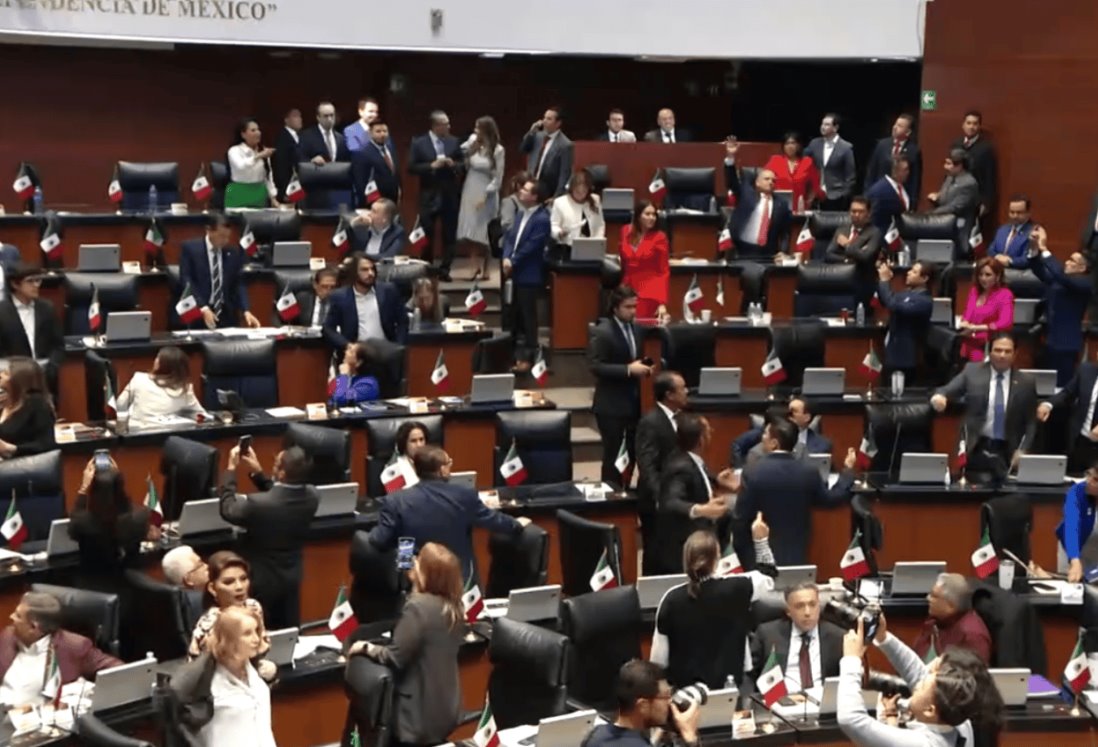 Irrumpen en Senado previa votación de Reforma Judicial; Convocan a receso indefinido