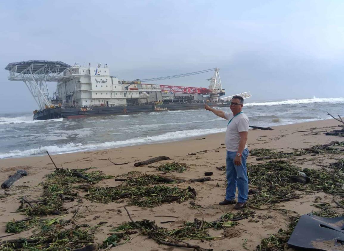 Barcaza encallada en Villa Allende, nuevo atractivo turístico en la zona