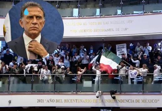 Yunes, traidor, claman los manifestantes en su irrupción al Senado