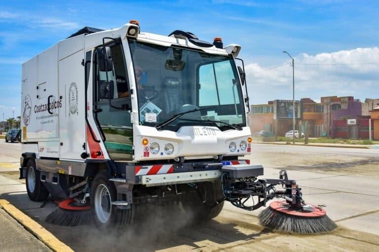 Así es como Coatzacoalcos se moderniza en la limpieza de calles y avenidas