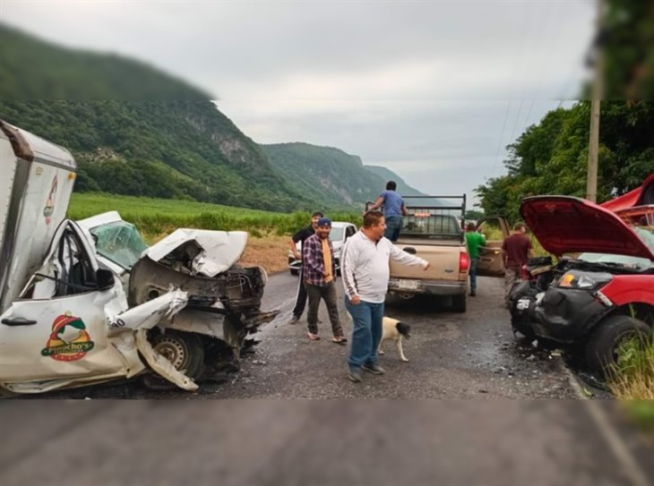 Fuerte choque en la carretera Coatepec-Tlaltetela deja dos lesionados 