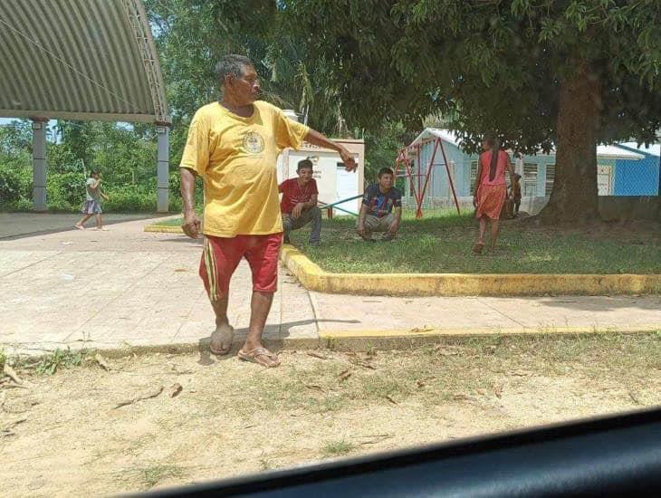 Denuncian a agente municipal de La Colmena por imponer peaje a automovilistas afectados por bloqueo