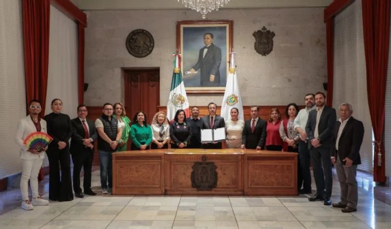 Cuitláhuac García firma decreto de Reforma Judicial en Veracruz tras aprobación en Congreso