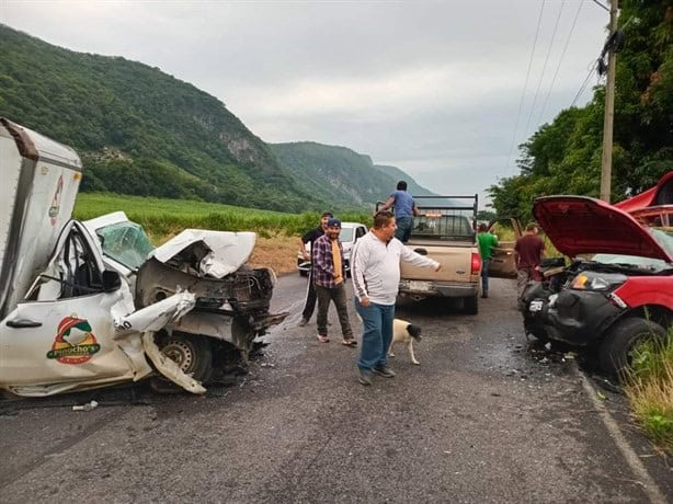 Chocan dos camionetas en carretera Xalapa - Huatusco