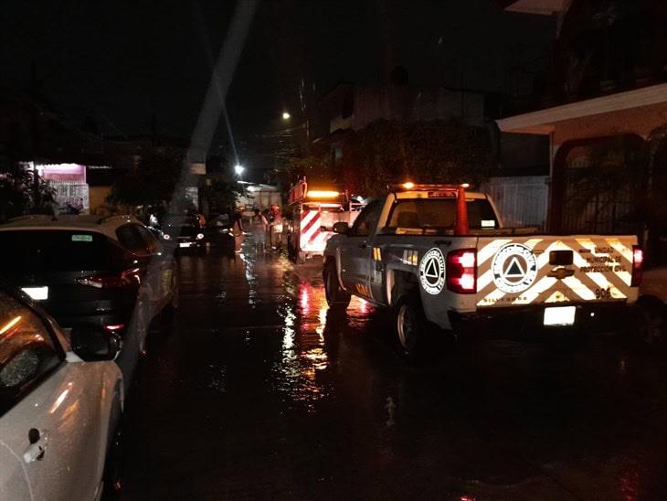 Torrencial lluvia arrastra a estudiante en Orizaba e inunda 10 viviendas en Córdoba (+Video)