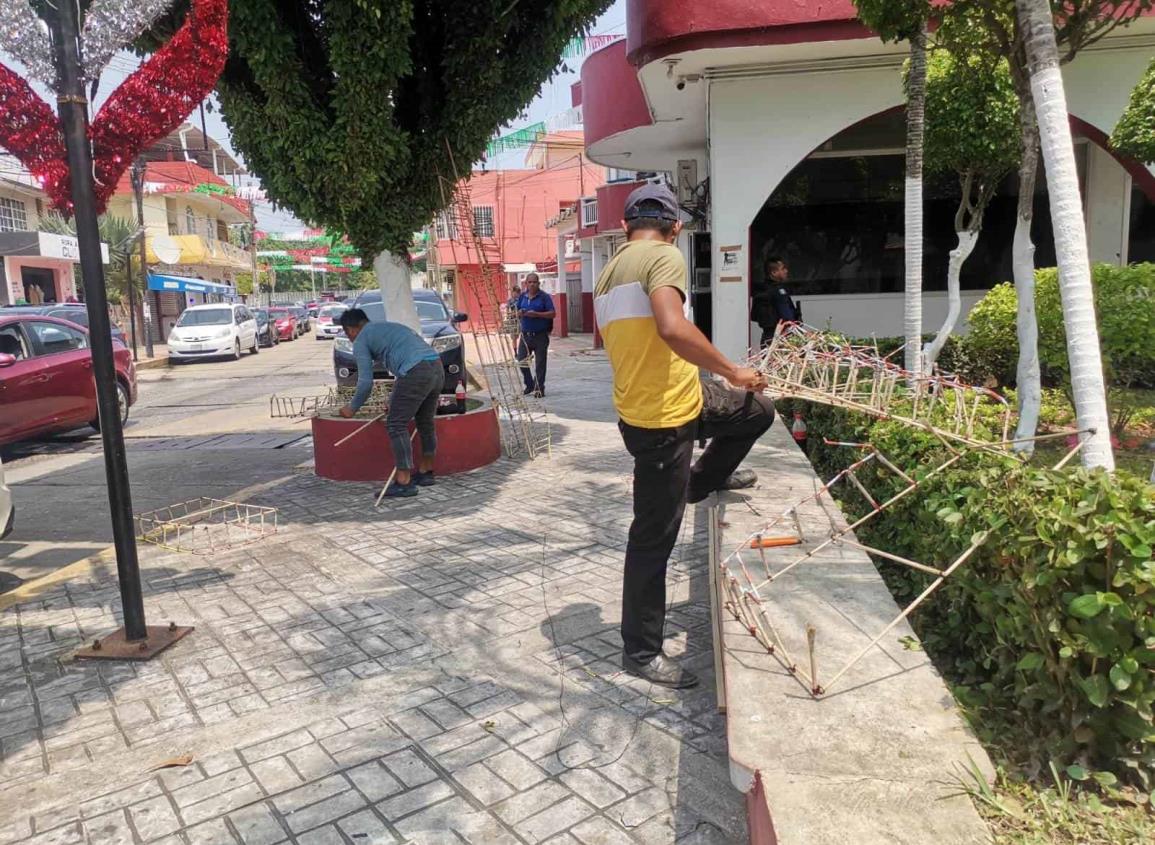 Familia de Oteapan lleva 30 años creando fuegos pirotécnicos