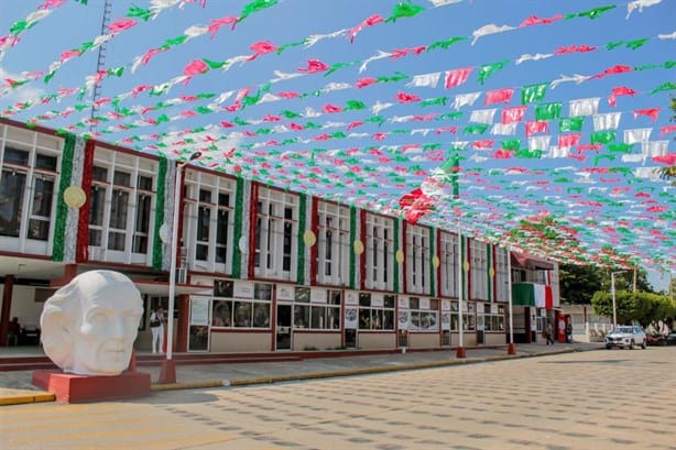 Así luce el centro de Jaltipan para las fiestas patrias