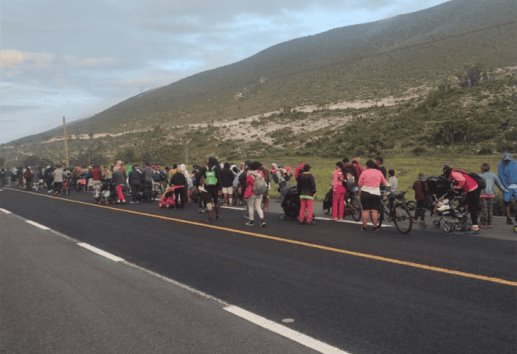 Caravana migrante parte de Acultzingo hasta Azumbilla, Puebla 
