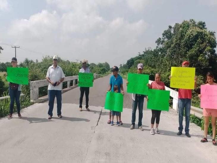 Ciudadanos de Tlalixcoyan exigen reparación de puente que afirman está por colapsar