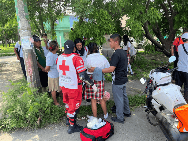 Motociclista atropella a joven estudiante y se estrella contra vivienda en Veracruz