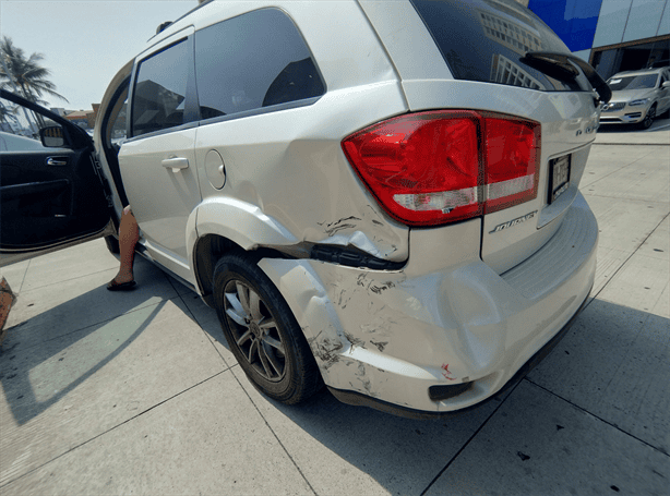 Motociclista herido tras accidente frente a Plaza Américas, Boca del Río