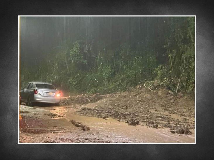 Deslaves afectan la circulación en la carretera Fortín-Huatusco