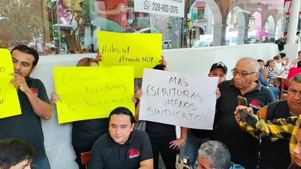 Denuncian al gerente de Invivienda; lo señalan de no entregar terrenos a trabajadores