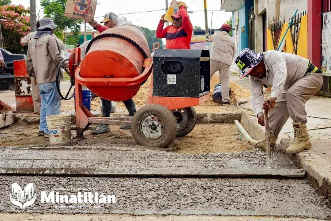 Reparaciones en la calle Mérida por hundimiento de losas en colonia Guayabal