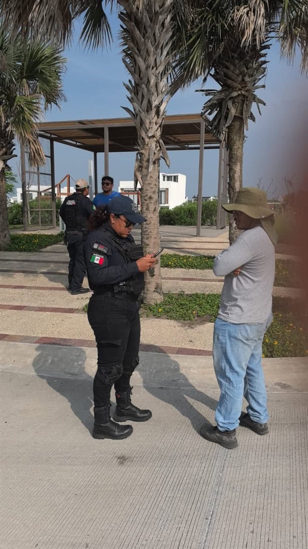 Trabajadores de operadora de agua se meten sin permiso a Punta Tiburón; policías no los detienen