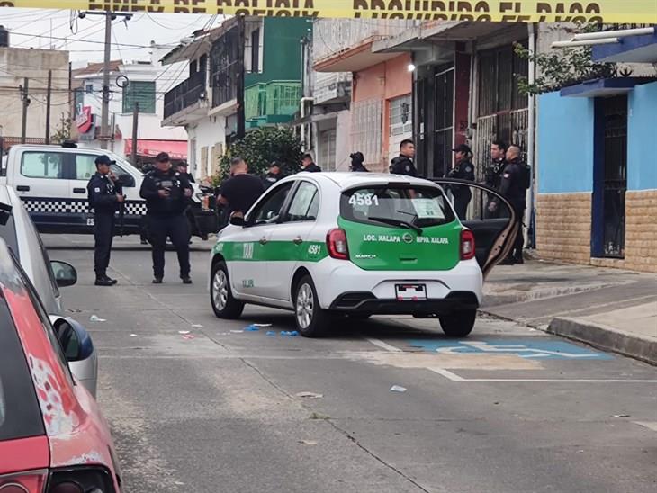 Tarde violenta en Xalapa: Asesinan a taxista y hieren a motociclista en colonia Aguacatal