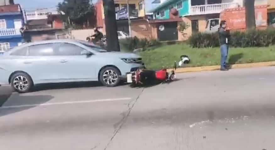 Choque múltiple y caos vial en Xalapa; un motociclista lesionado