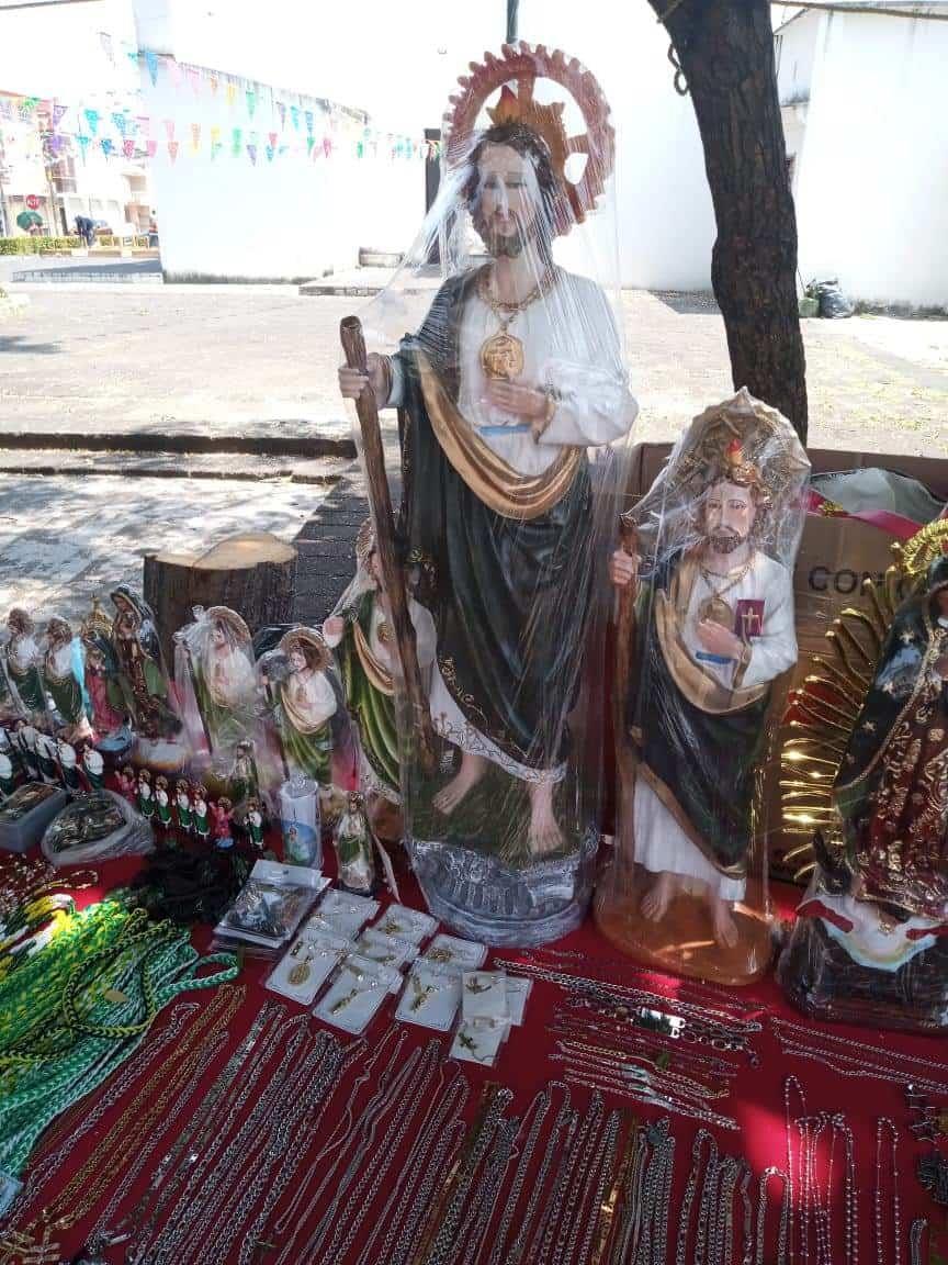 Inicia venta de artículos religiosos previo a la visita de las reliquias de San Judas Tadeo a iglesias de Veracruz