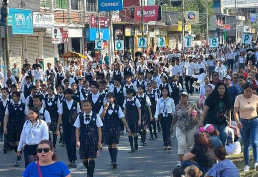 Desfilarán alrededor de 2 mil personas en Poza Rica