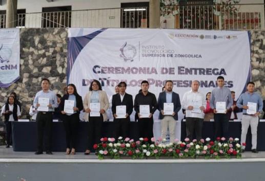 Entregan 230 títulos profesionales para egresados del TecNM Campus Zongolica