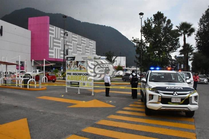 Asaltan a balazos a un hombre en Plaza Valle de Orizaba, se encuentra delicado