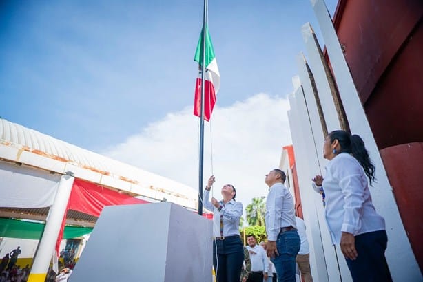 Arrancan fiestas patrias con desfile y homenaje a niños héroes | VIDEO