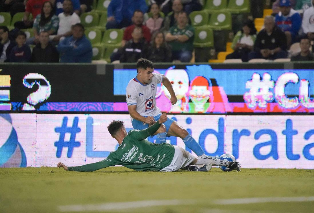 Sale Cruz Azul con triunfo de León