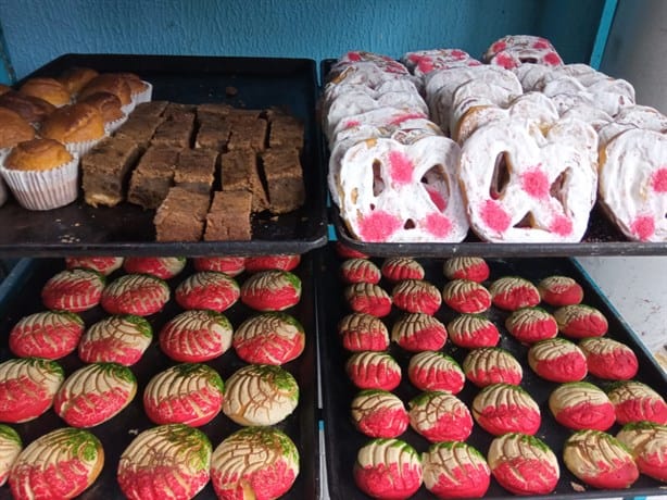 Para chuparse los dedos: dulce sabor del pan calientito recién horneado, se viste de tricolor en esta panadería de Xalapa (+Video)