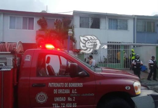 Rescatan a una mujer de un incendio en su vivienda en Orizaba