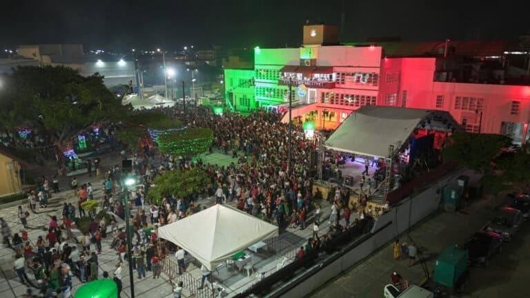 Encabeza Amado Cruz Malpica el Grito de Independencia en Coatzacoalcos