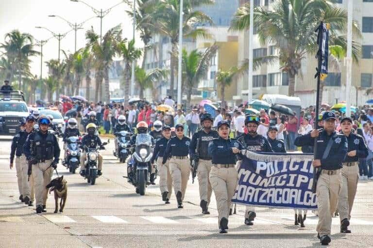 Realizan en Coatzacoalcos desfile por el CCXIV Aniversario del Inicio de la Independencia de México