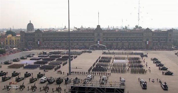 AMLO encabeza por última vez el desfile militar por la Independencia de México