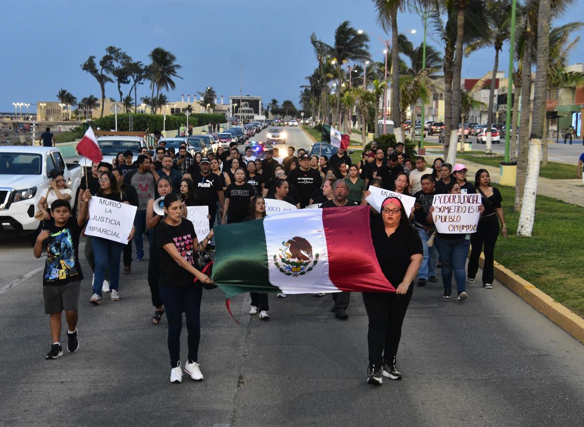 Reforma al Poder Judicial llegaría a instancias internacionales: desfilan en Coatzacoalcos en protesta l VIDEO