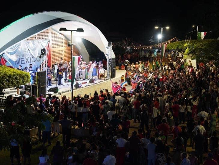 Así celebró Cosoleacaque el 214 aniversario de la Independencia de México